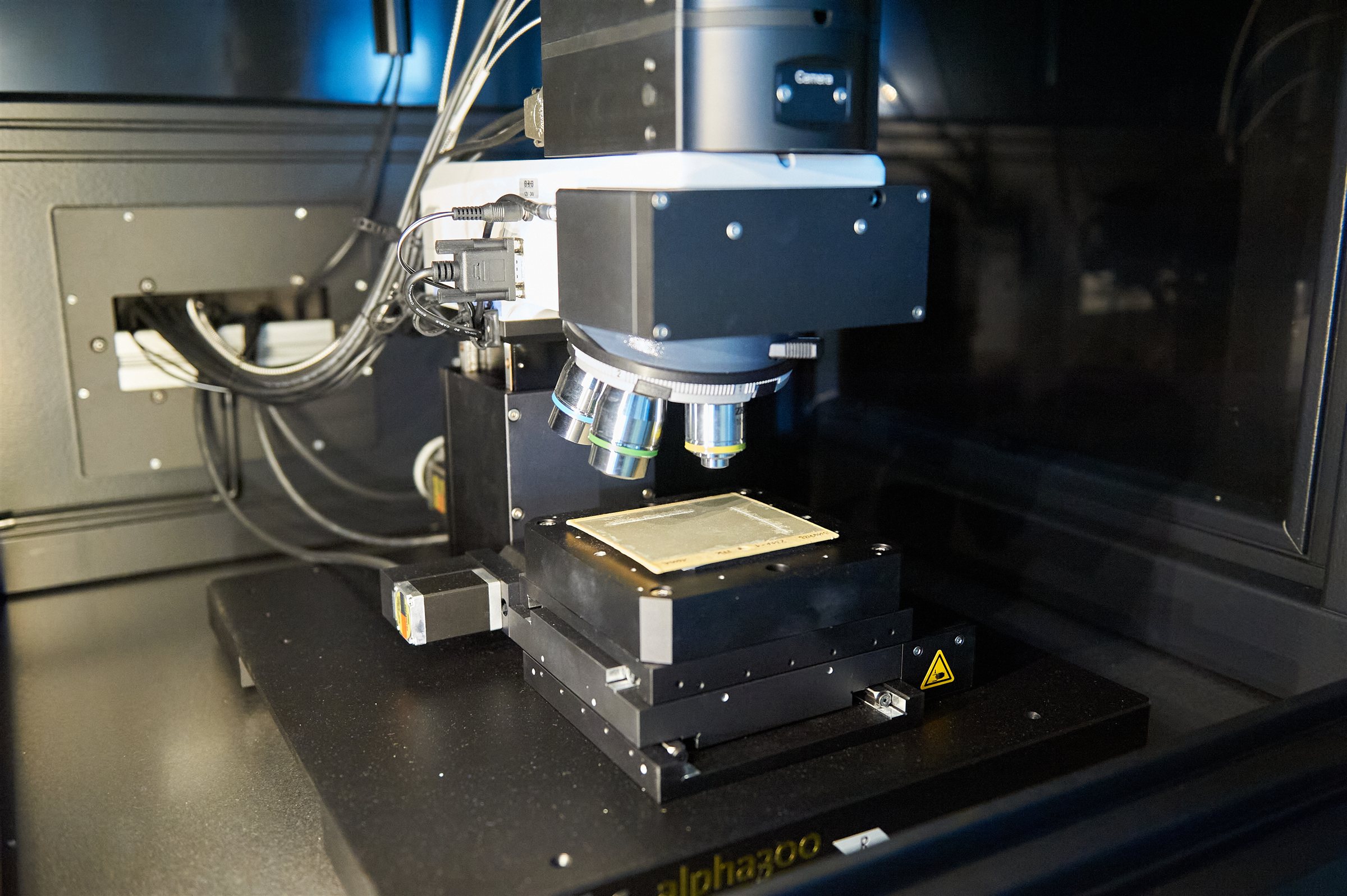 Raman-Mikroskop WITec alpha300 im Labor des IKS Dresden
